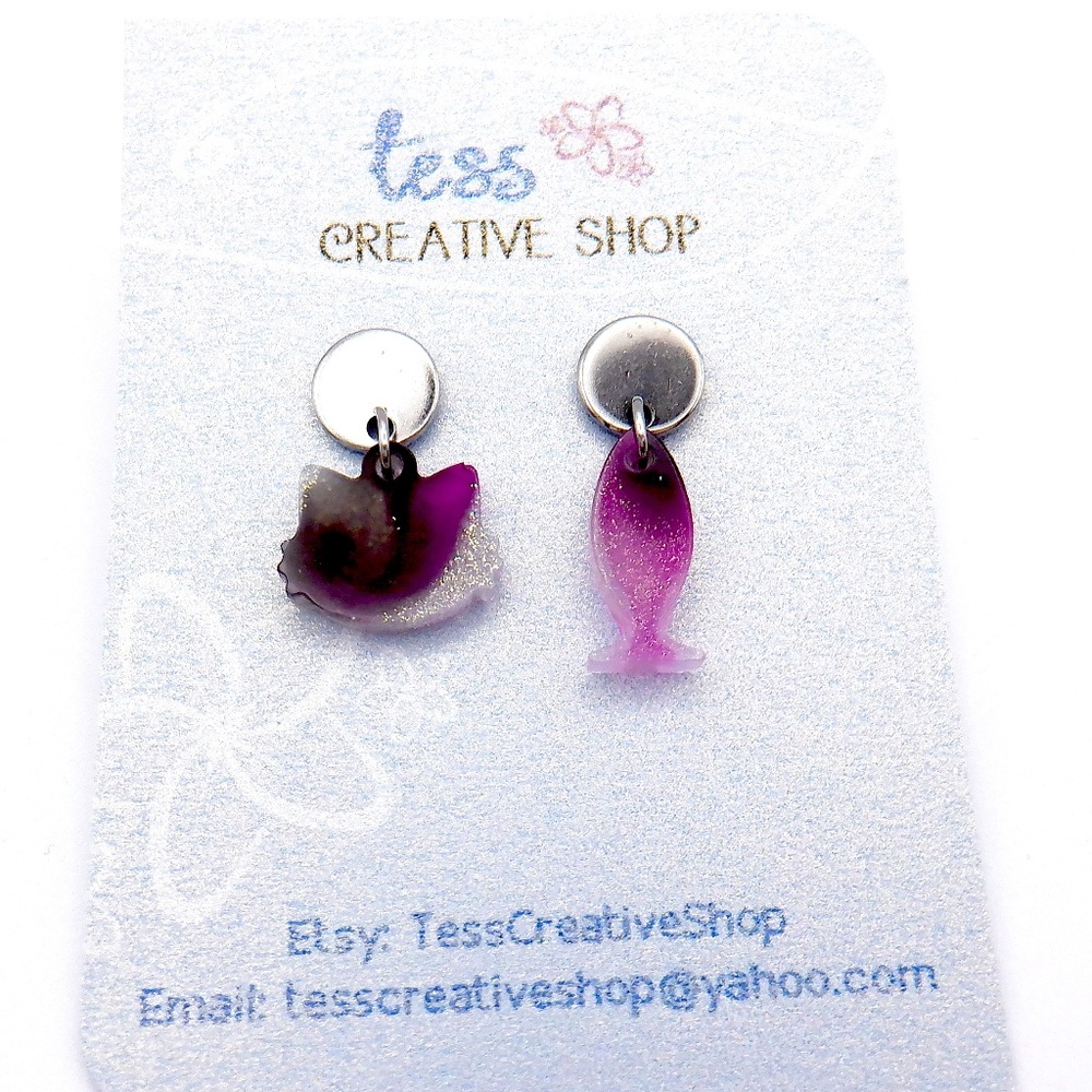 Small Dainty Cat Resin Earrings NEW